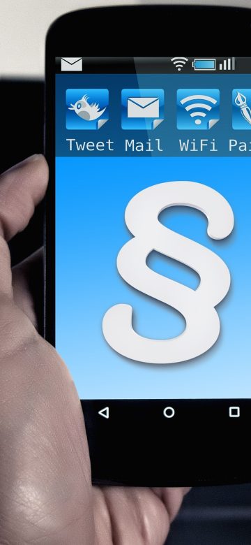 抖音无水印 App 相册归档界面截图，按日期分组的已保存视频缩略图网格，配深色主题与霓虹高亮